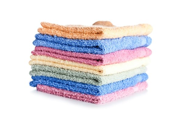 Microfibre : découvrez le tissu innovant pour un nettoyage facile