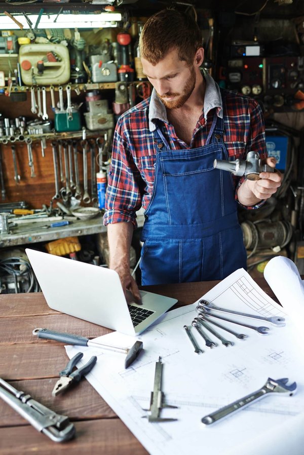 Quelles sont les techniques pour fabriquer un four à pain traditionnel en extérieur avec des matériaux naturels ?
