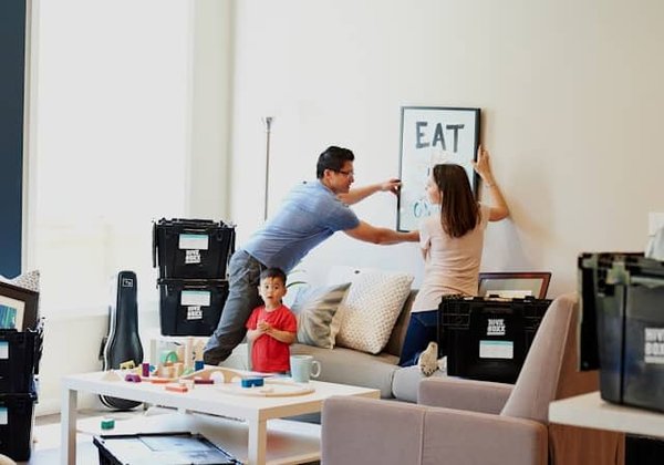 Comment organiser un déménagement tout en gérant une activité professionnelle à domicile ?