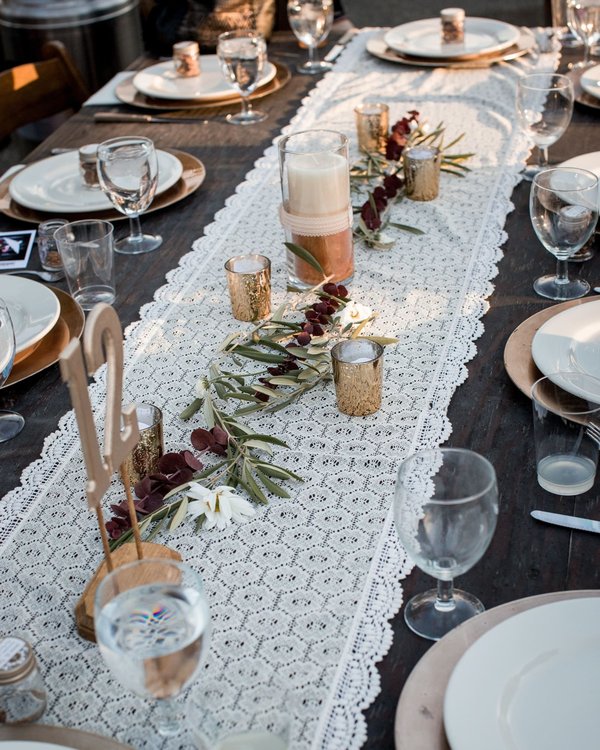 L'art d'embellir votre table avec un chemin de table élégant